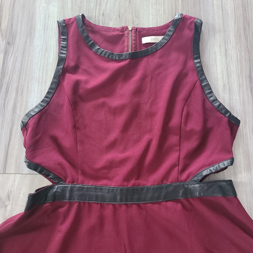 Dress - Picture 2 of 3